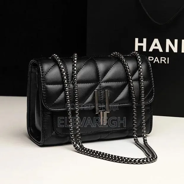 Quilted Chain Strap Bag · Photo 1