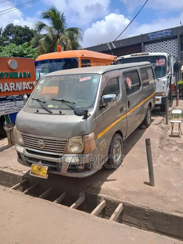 Nissan Caravan (Urvan) 2010 Grey · Photo 1