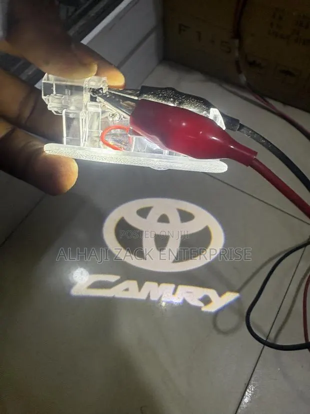 Toyota Camry Door Logo · Photo 1