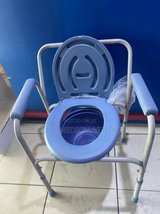 Commode Chair · Photo 1