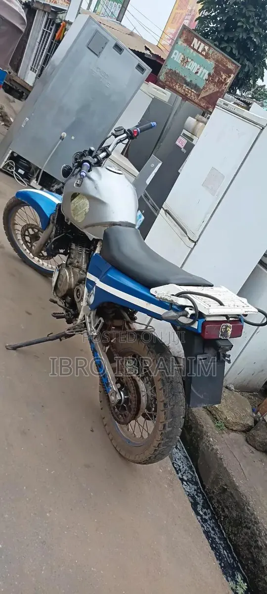 Suzuki 2019 Blue · Photo 1
