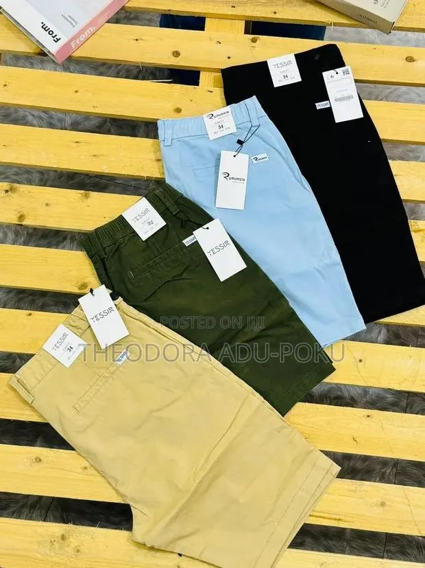 Men Khaki Shorts · Photo 1