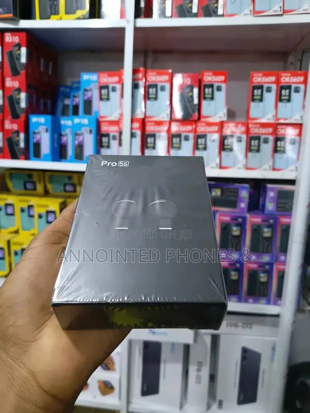 Pro 5s Wireless Headset · Photo 1