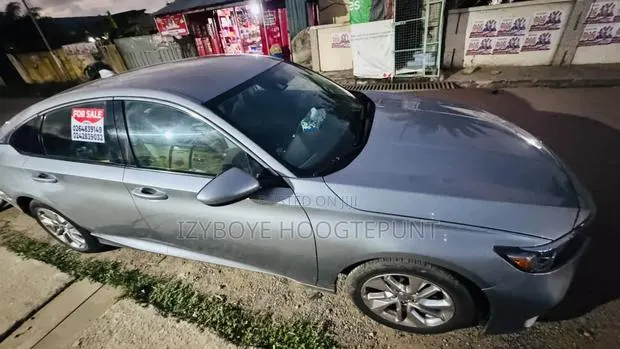 Honda Accord 2019 Silver · Photo 1