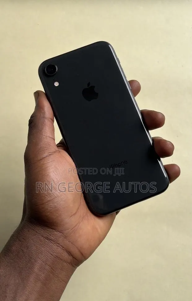 Apple iPhone XR 64 GB Black · Photo 1
