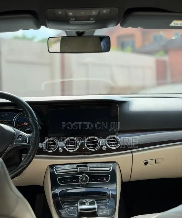 Mercedes-Benz E300 2017 Black · Photo 1