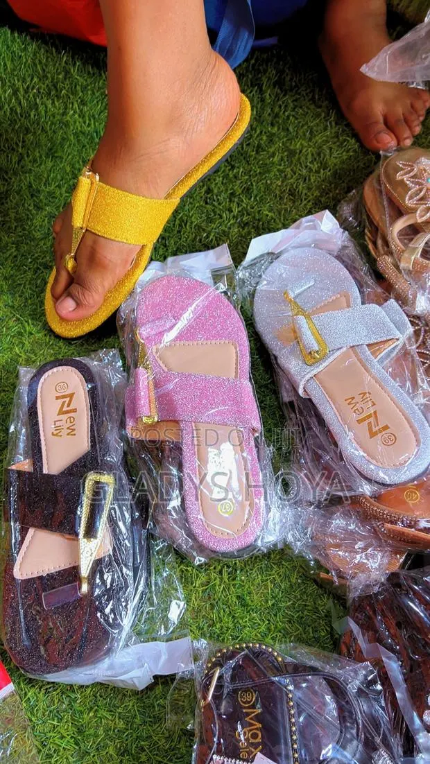 Easy Wear Slippers · Photo 1