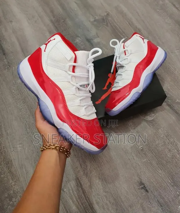 Air Jordan Retro 11 Cherry · Photo 1