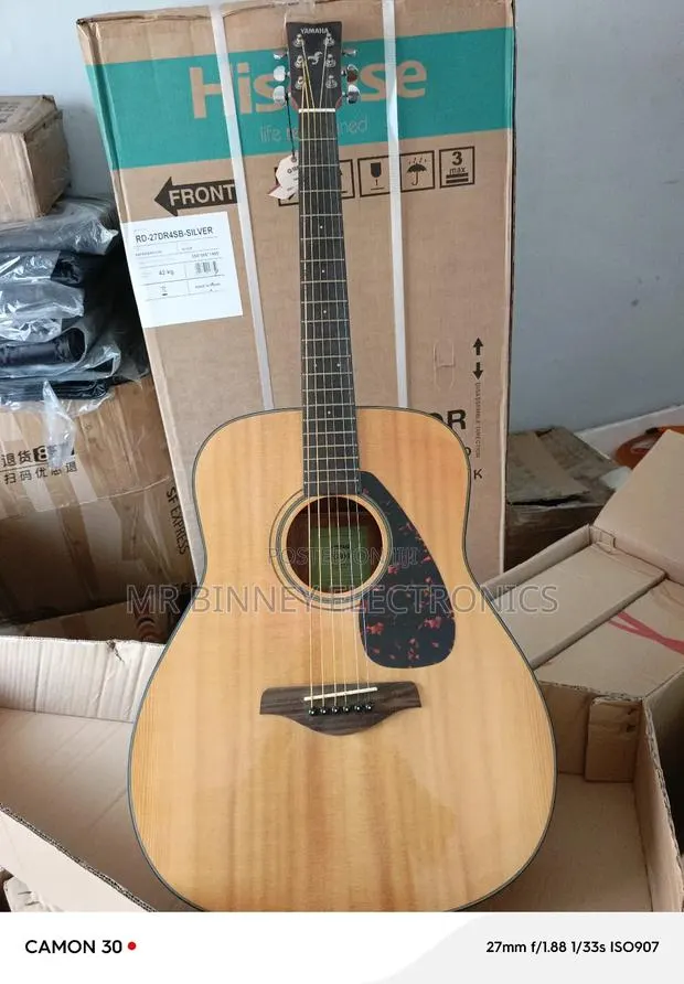 Original Acoustic Yamaha Guitar · Photo 1