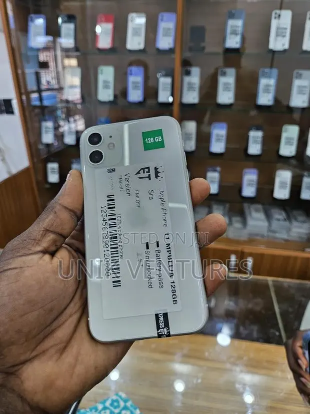 Apple iPhone 11 128 GB White · Photo 1