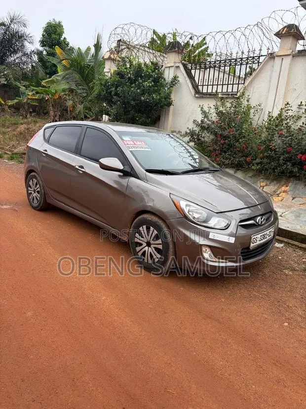 Hyundai Accent 2012 Gray · Photo 1