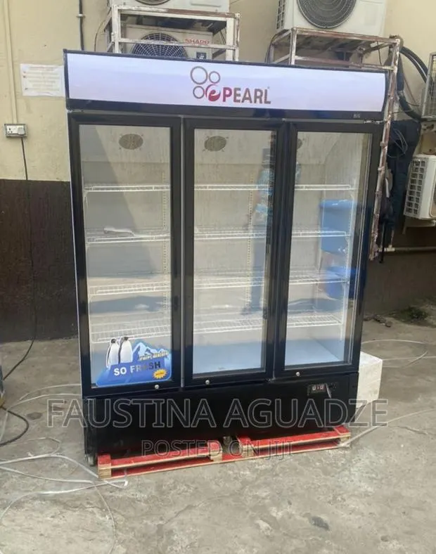 Pearl PVC 150 3 Doors Display Fridge · Photo 1