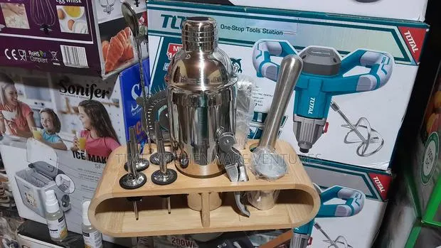 Cocktail Shaker Set · Photo 1