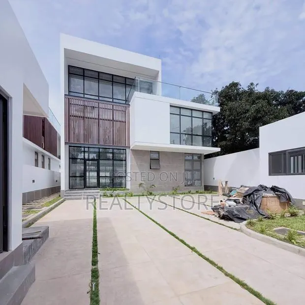 4bdrm House in Cantoment, Accra Metropolitan for rent · Photo 1