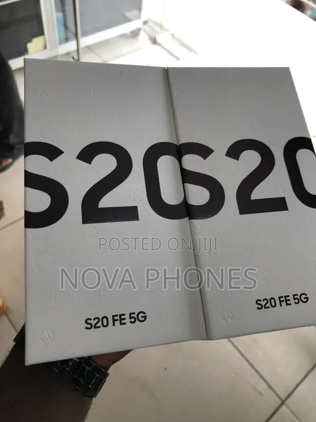 New Samsung Galaxy S20 FE 128 GB Black · Photo 1