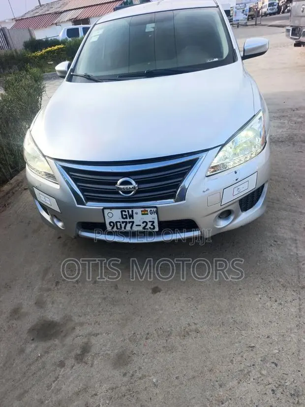 Nissan Sentra SR 2013 Silver · Photo 1