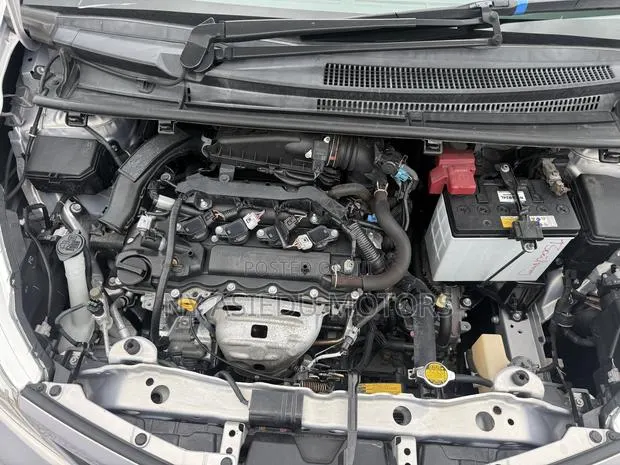 Toyota Vitz 1.3 FWD 3dr 2014 Silver · Photo 1