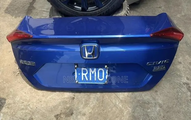 Honda Civic 2016-2019 Back Boot Complete With Light · Photo 1