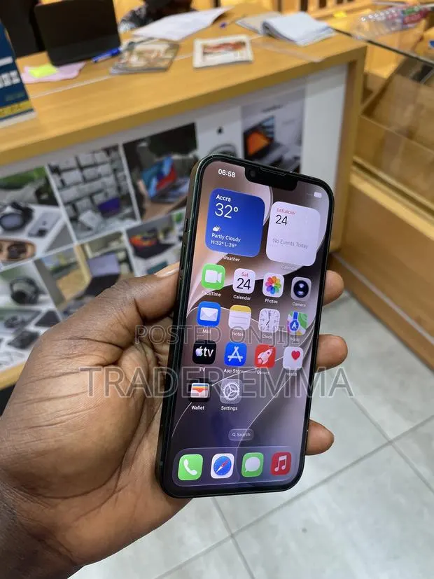 Apple iPhone 13 128 GB Green · Photo 1