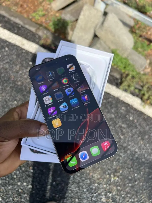 Apple iPhone 16 Pro Max 512 GB Gold · Photo 1