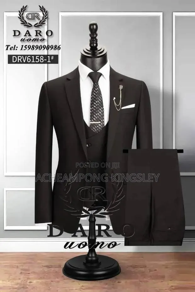 Men Three(3) Pieces Suits on Sale. · Photo 1