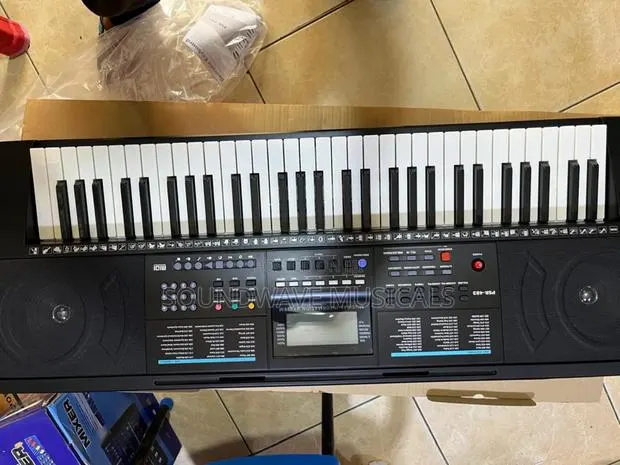 PSR 483 4-Octave Benginners Keyboard With Free · Photo 1