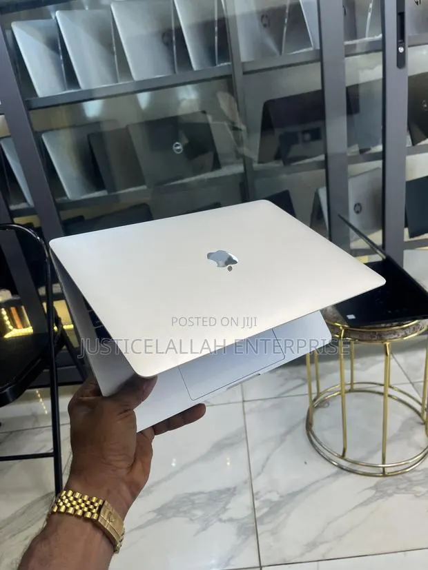 Laptop Apple MacBook Pro 2019 8GB Intel Core i5 SSD 256GB · Photo 1