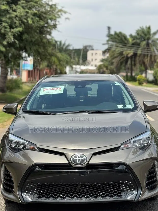 Toyota Corolla XSE (1.8L 4cyl 2A) 2019 Gold · Photo 1