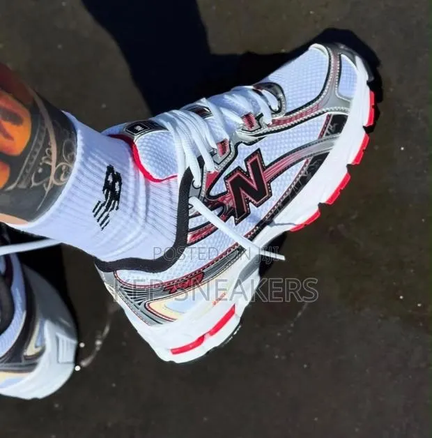 New Balance 740 "Infrared" · Photo 1