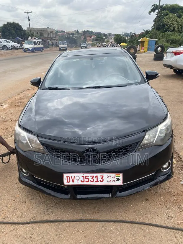 Toyota Camry SE 4dr Sedan (2.5L 4cyl 6A) 2014 Black · Photo 1