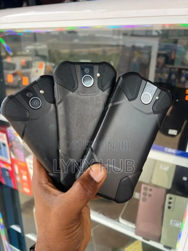 Kyocera Torque E6710 4 GB Black · Photo 1