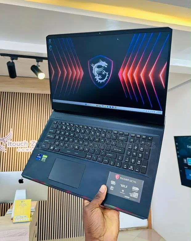 Laptop MSI Raider GE76 12UGS 32GB Intel Core i9 SSD 1T · Photo 1