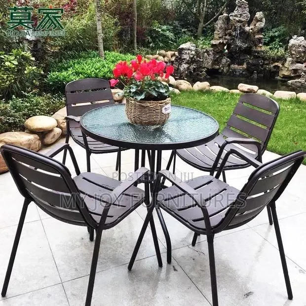 Outdoor Table · Photo 1