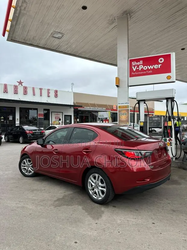 Toyota Yaris iA 1.5 FWD 2017 Red · Photo 1