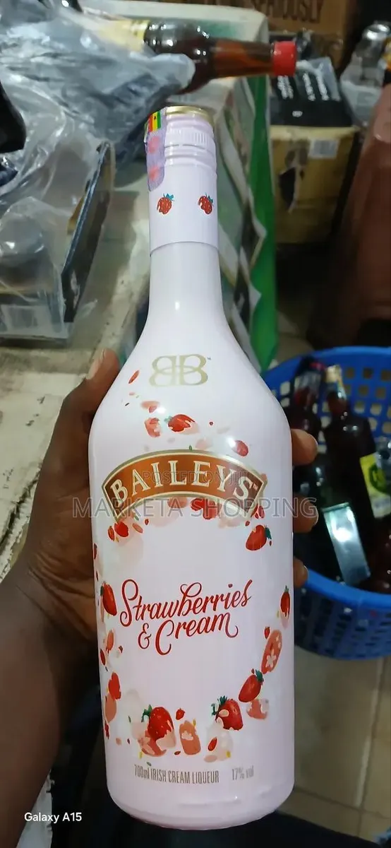 Baileys Strawberry And Cream 700ml · Photo 1