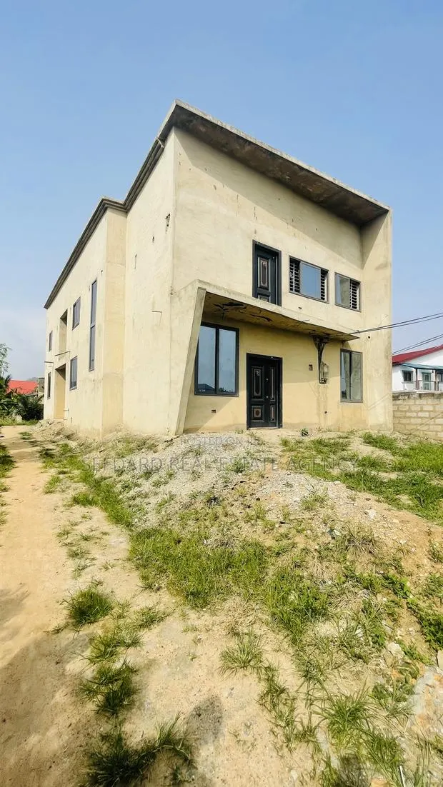 5bdrm Duplex in Pokuase for sale · Photo 1