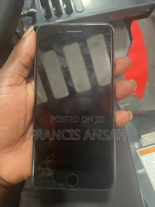 Apple iPhone 8 Plus 64 GB Black · Photo 1