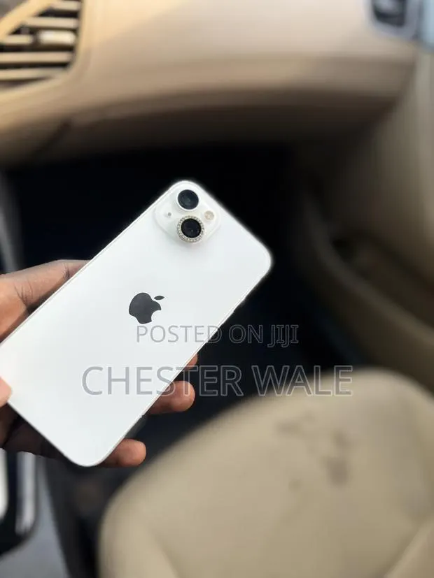 Apple iPhone 13 128 GB White · Photo 1