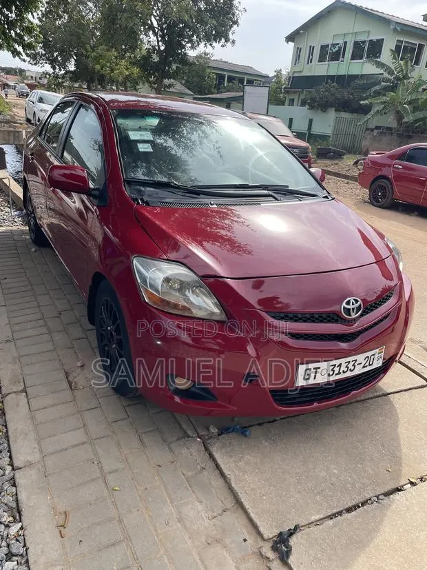 Toyota Yaris 2010 Red · Photo 1
