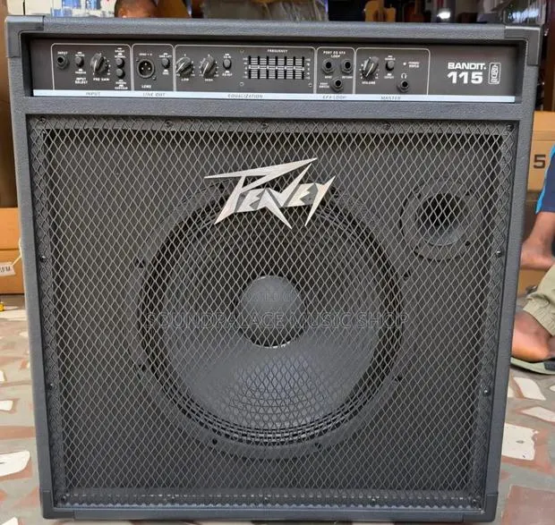 Peavey Bandit 115 Bass Guitar Combo Amplifier · Photo 1