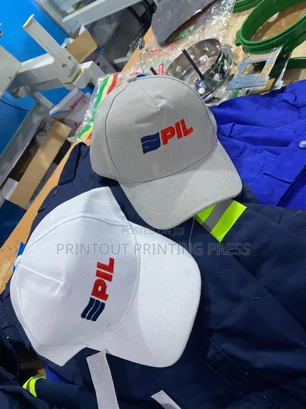 Cap Print and Embroidery · Photo 1