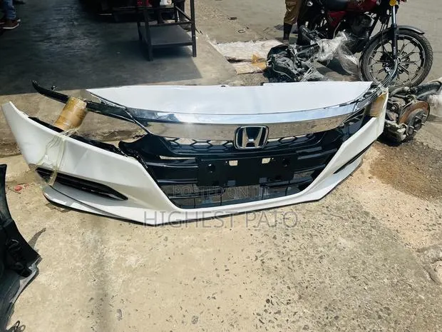Honda Civic 2016 Front Bumper · Photo 1