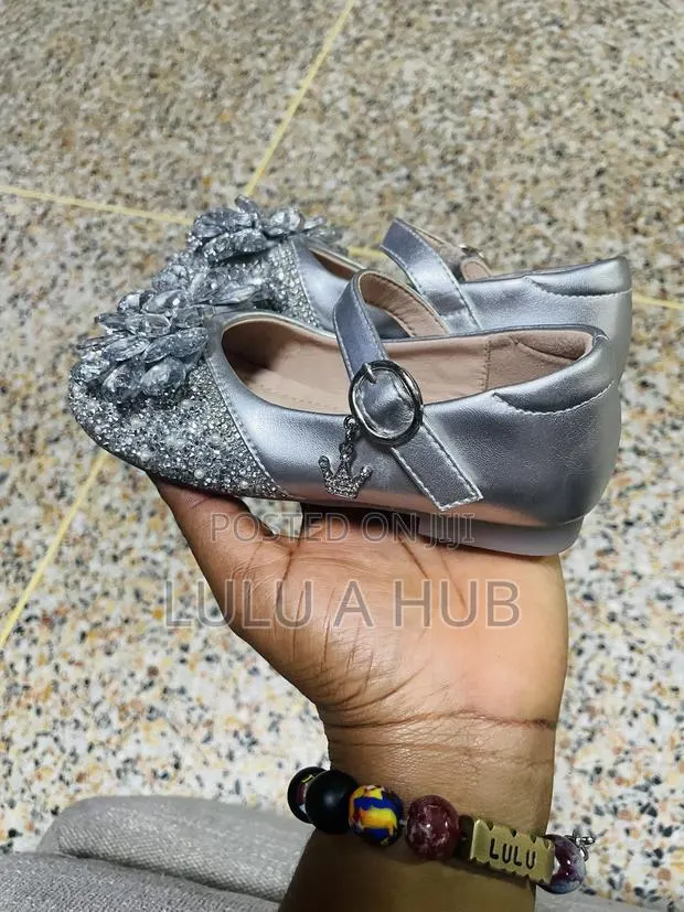 Kids Shoes · Photo 1