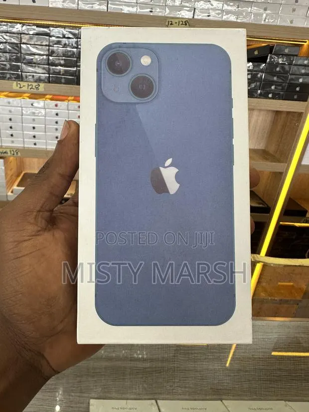 New Apple iPhone 13 128 GB Blue · Photo 1