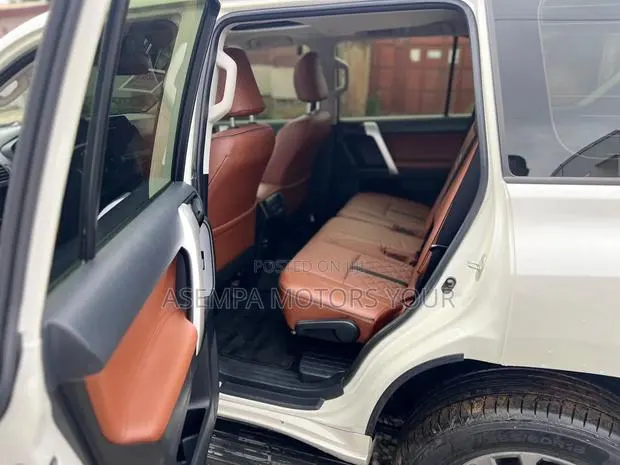 Toyota Land Cruiser Prado 2018 White · Photo 1