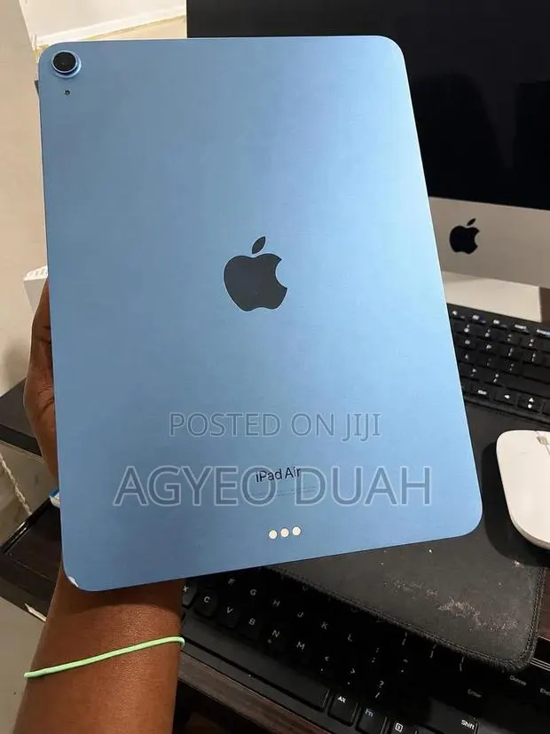 Apple iPad Air (2022) 64 GB Blue · Photo 1