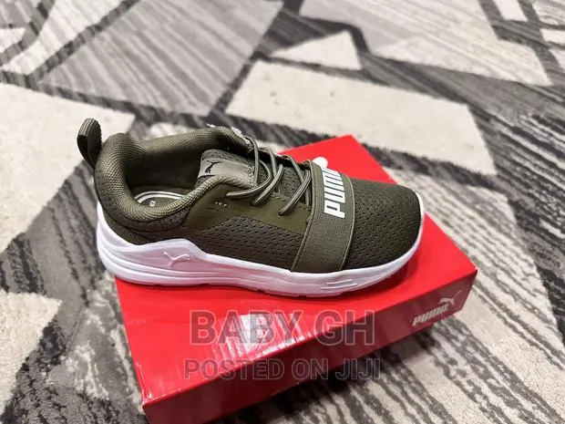 Puma Sneakers · Photo 1