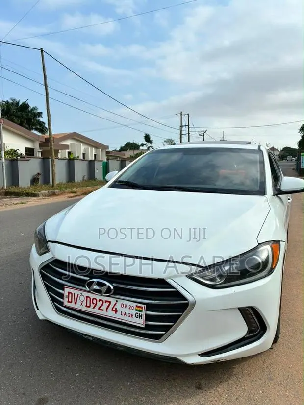 Hyundai Elantra 2018 White · Photo 1