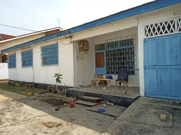 7bdrm House in Community 10 Tema, Sakumono for sale · Photo 1