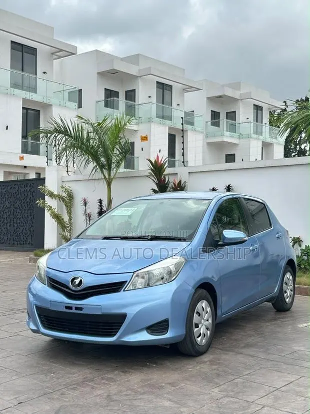 Toyota Vitz 2014 Blue · Photo 1